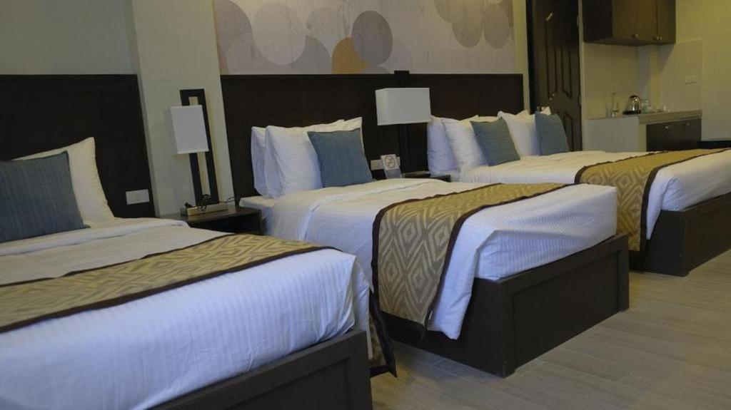Whitewoods Convention And Leisure Hotel Silang Luaran gambar
