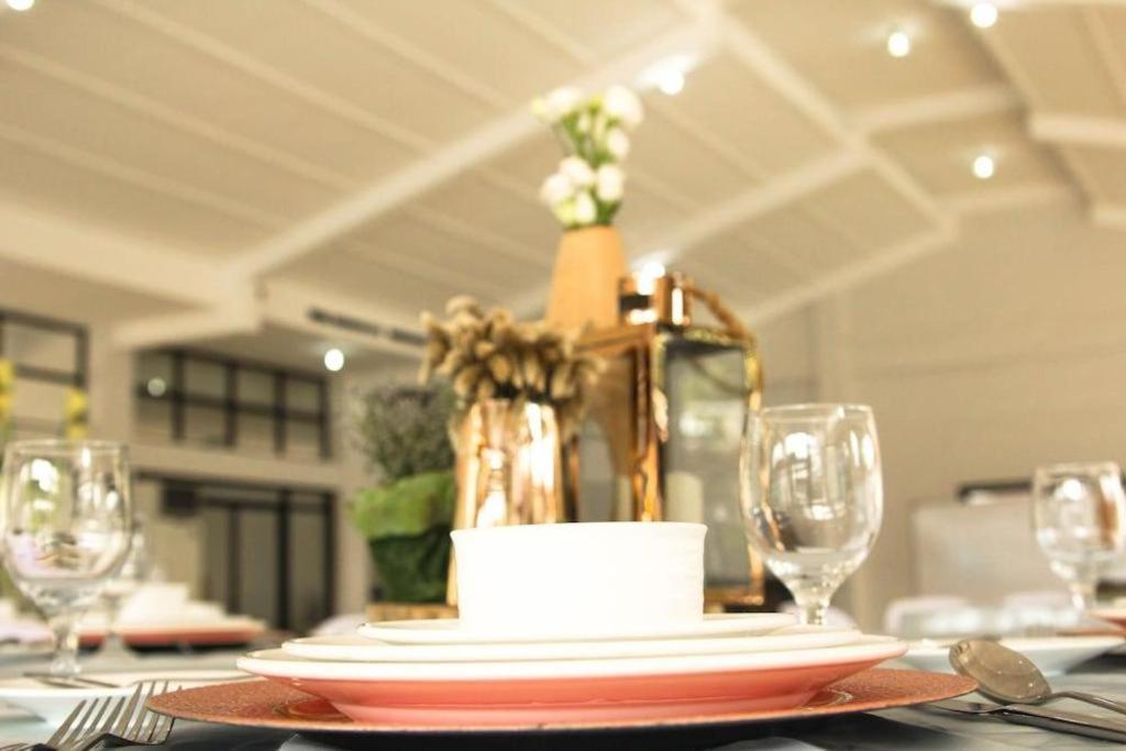 Whitewoods Convention And Leisure Hotel Silang Luaran gambar