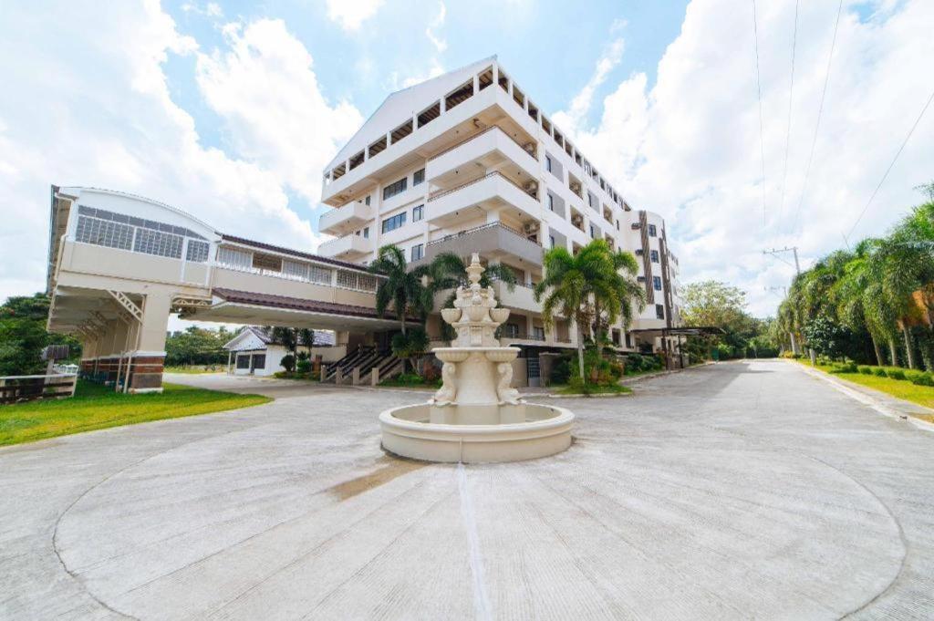 Whitewoods Convention And Leisure Hotel Silang Luaran gambar